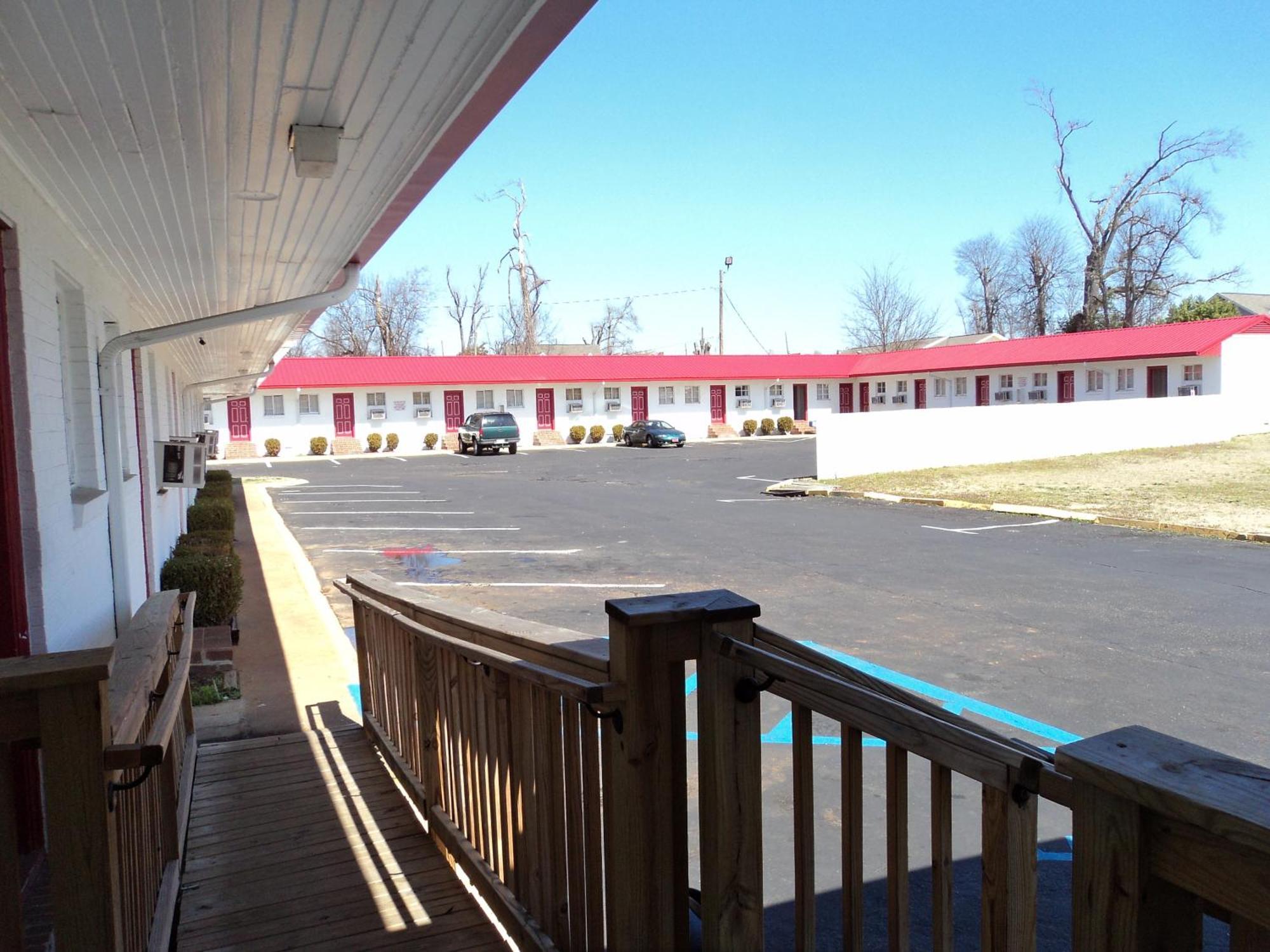 Ole English Inn Tuscaloosa Exterior photo